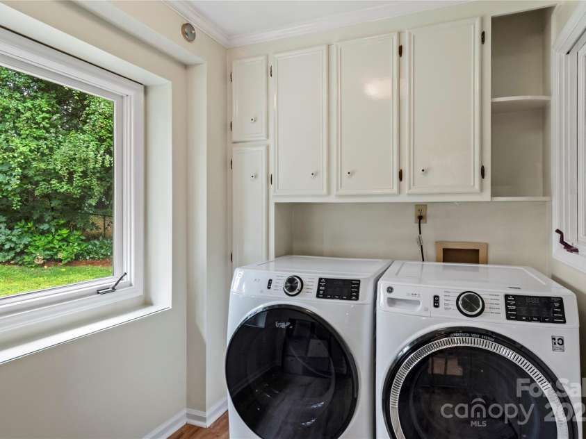 431 Hearthside Drive, Winston Salem, NC 27104.  MLS# CAR4294483, YatesRealty ID 33343. 