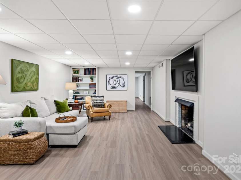 431 Hearthside Drive, Winston Salem, NC 27104.  MLS# CAR4294483, YatesRealty ID 33343. 