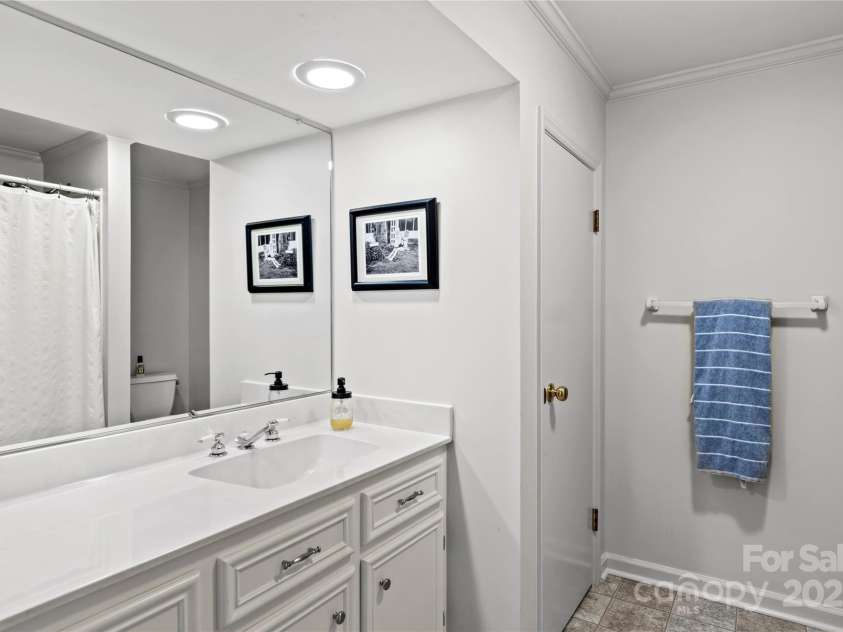 431 Hearthside Drive, Winston Salem, NC 27104.  MLS# CAR4294483, YatesRealty ID 33343. 