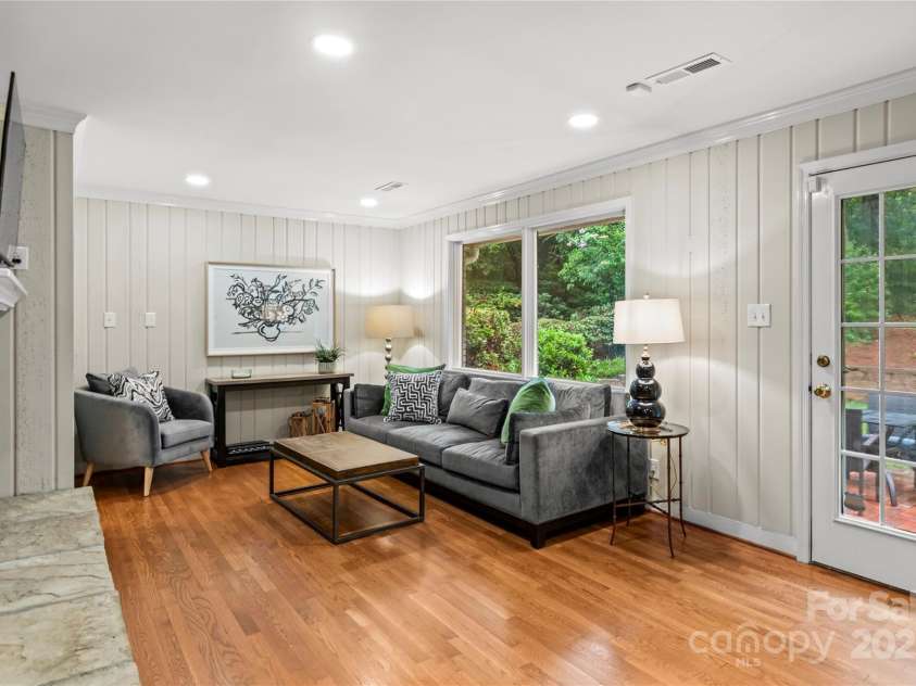 431 Hearthside Drive, Winston Salem, NC 27104.  MLS# CAR4294483, YatesRealty ID 33343. 