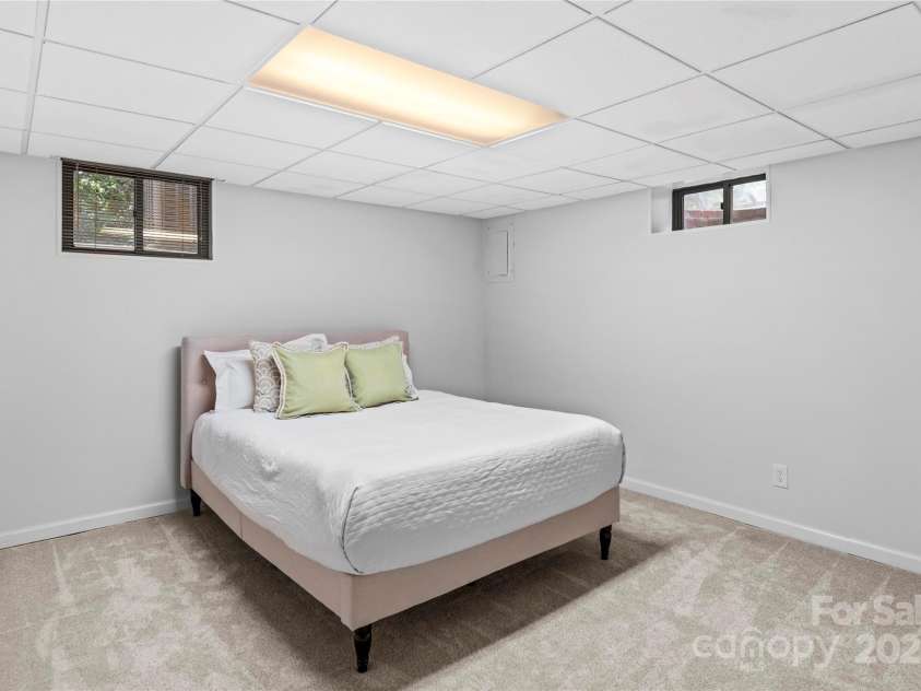 431 Hearthside Drive, Winston Salem, NC 27104.  MLS# CAR4294483, YatesRealty ID 33343. 