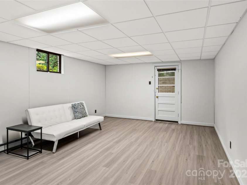 431 Hearthside Drive, Winston Salem, NC 27104.  MLS# CAR4294483, YatesRealty ID 33343. 