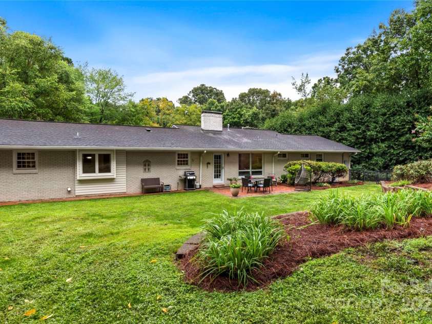 431 Hearthside Drive, Winston Salem, NC 27104.  MLS# CAR4294483, YatesRealty ID 33343. 