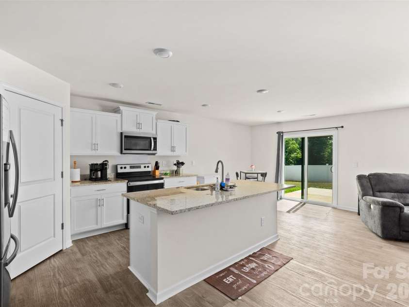 164 Ashfield Lane, Lexington, NC 27292.  MLS# CAR4393917, YatesRealty ID 33344. 