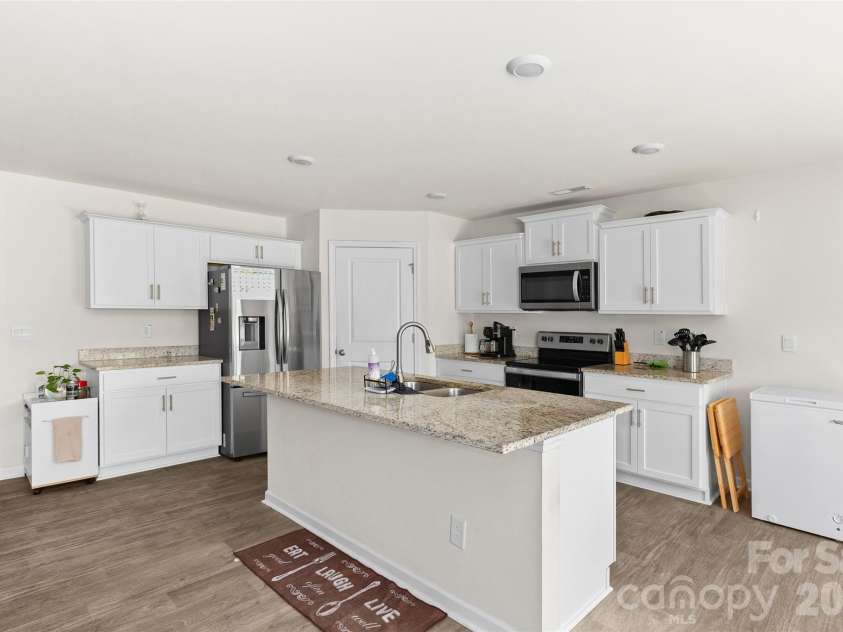 164 Ashfield Lane, Lexington, NC 27292.  MLS# CAR4393917, YatesRealty ID 33344. 