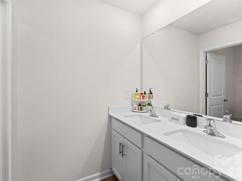 164 Ashfield Lane, Lexington, NC 27292.  MLS# CAR4393917, YatesRealty ID 33344. 