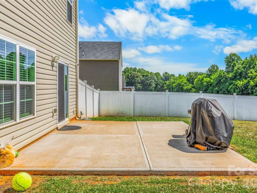 164 Ashfield Lane, Lexington, NC 27292.  MLS# CAR4393917, YatesRealty ID 33344. 