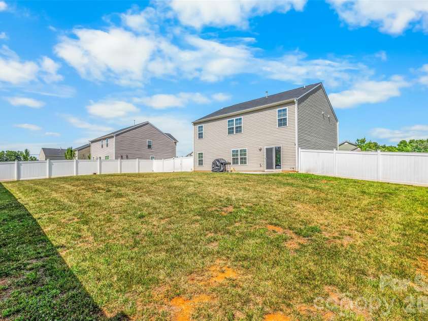 164 Ashfield Lane, Lexington, NC 27292.  MLS# CAR4393917, YatesRealty ID 33344. 