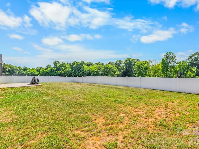 164 Ashfield Lane, Lexington, NC 27292.  MLS# CAR4393917, YatesRealty ID 33344. 