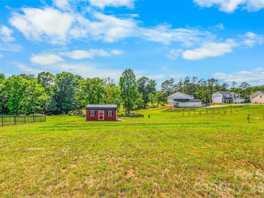 164 Ashfield Lane, Lexington, NC 27292.  MLS# CAR4393917, YatesRealty ID 33344. 