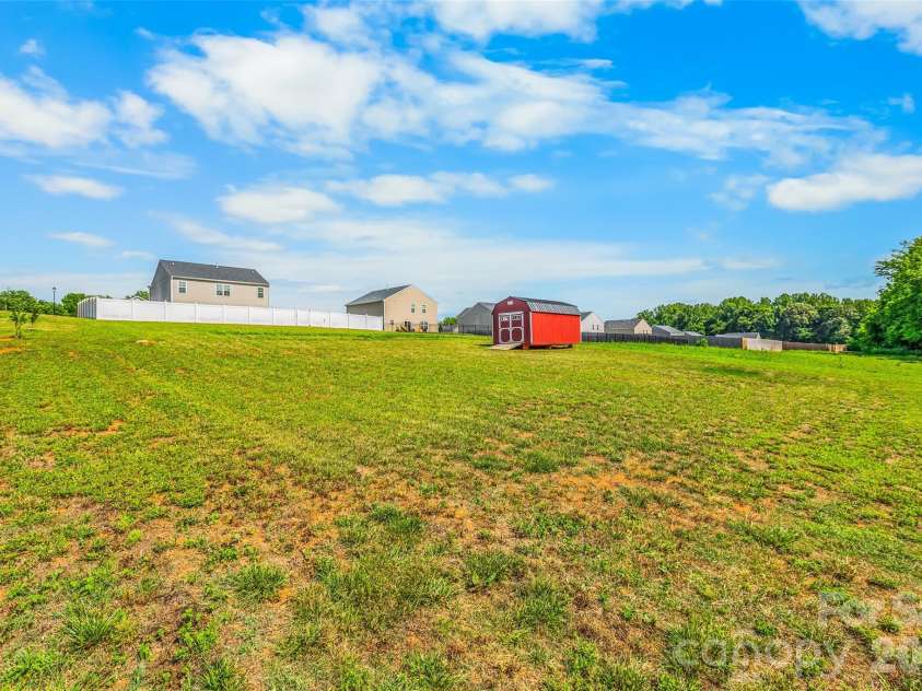 164 Ashfield Lane, Lexington, NC 27292.  MLS# CAR4393917, YatesRealty ID 33344. 