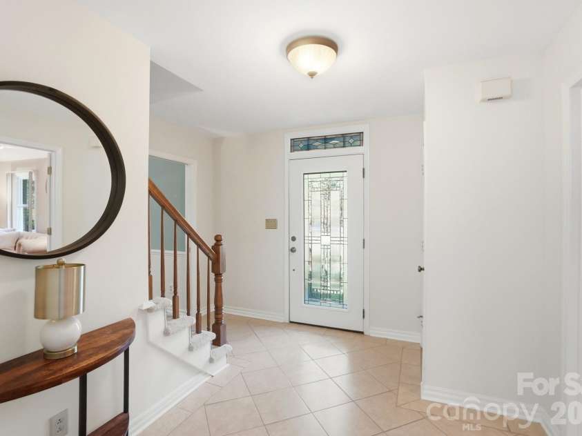 723 Walnut Point Drive, Matthews, NC 28105.  MLS# CAR4391716, YatesRealty ID 33345. Front Door Entry/Foyer