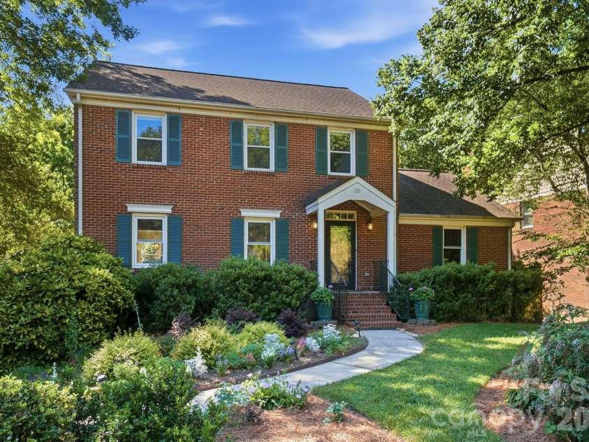 723 Walnut Point Drive, Matthews, NC 28105.  MLS# CAR4391716, YatesRealty ID 33345. Front Exterior