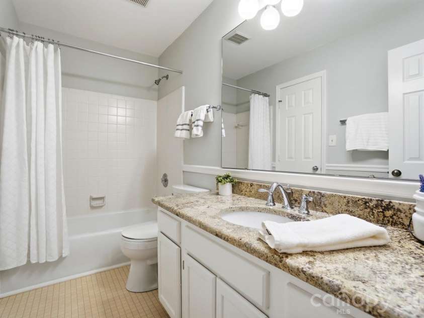 723 Walnut Point Drive, Matthews, NC 28105.  MLS# CAR4391716, YatesRealty ID 33345. Hall Full Bathroom