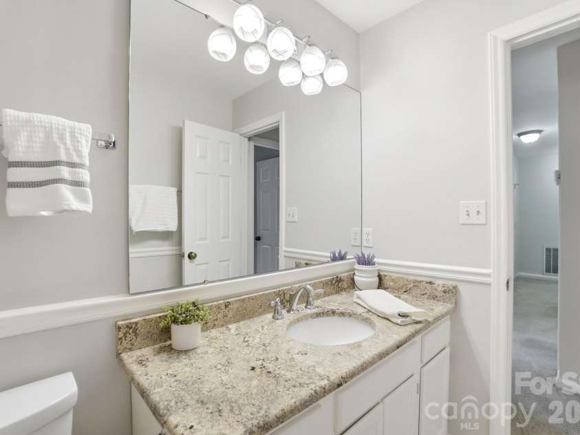 723 Walnut Point Drive, Matthews, NC 28105.  MLS# CAR4391716, YatesRealty ID 33345. Hall Full Bathroom