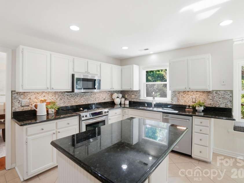 723 Walnut Point Drive, Matthews, NC 28105.  MLS# CAR4391716, YatesRealty ID 33345. Kitchen w/Island, Under Cabinet Lighting, Window over Sink