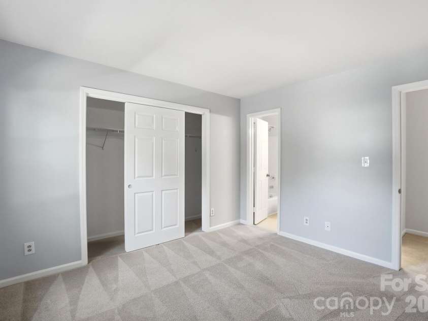 723 Walnut Point Drive, Matthews, NC 28105.  MLS# CAR4391716, YatesRealty ID 33345. Second Bedroom w/Entry into Hall Bathroom