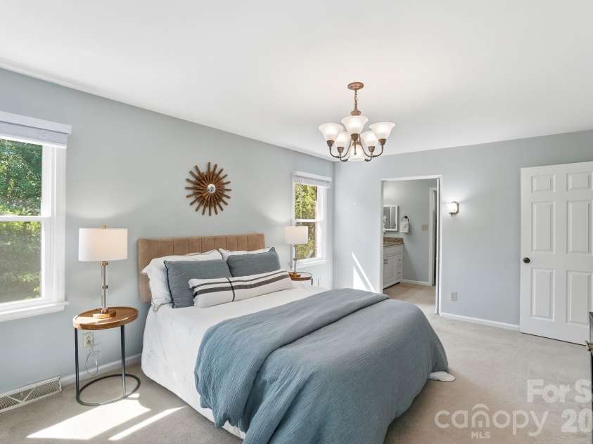 723 Walnut Point Drive, Matthews, NC 28105.  MLS# CAR4391716, YatesRealty ID 33345. Spacious Primary Bedroom