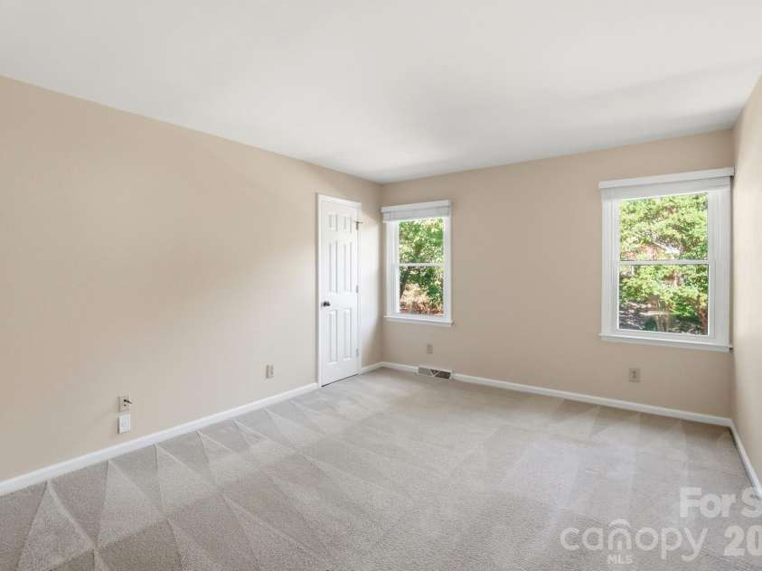 723 Walnut Point Drive, Matthews, NC 28105.  MLS# CAR4391716, YatesRealty ID 33345. Third Bedroom w/Walk-In Closet