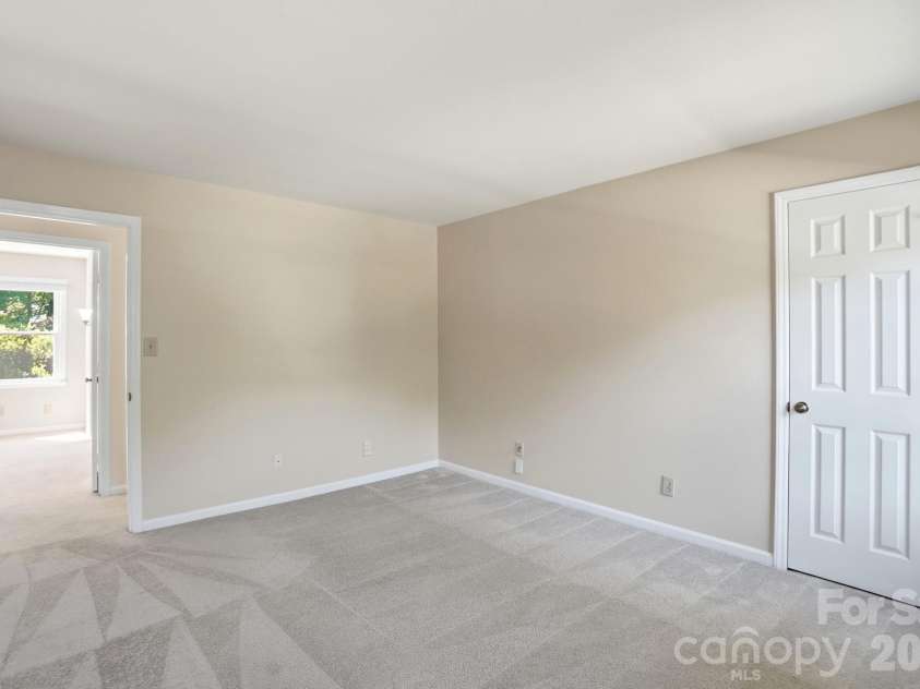 723 Walnut Point Drive, Matthews, NC 28105.  MLS# CAR4391716, YatesRealty ID 33345. Third Bedroom w/Walk-in Closet