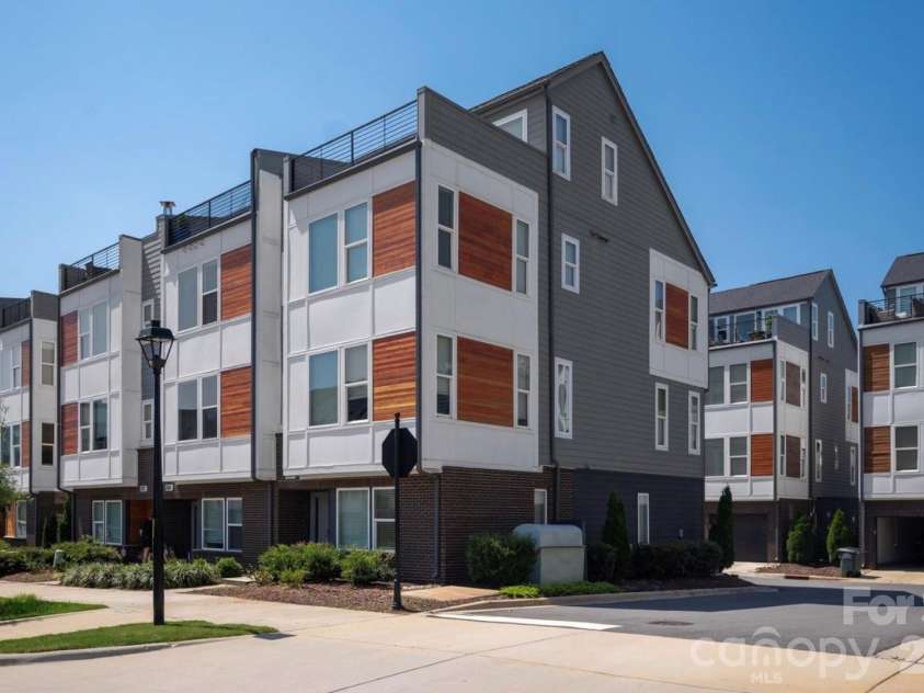 2104 Bryant Park Drive, Charlotte, NC 28208.  MLS# CAR4394009, YatesRealty ID 33346. 