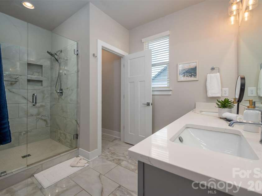 2104 Bryant Park Drive, Charlotte, NC 28208.  MLS# CAR4394009, YatesRealty ID 33346. 
