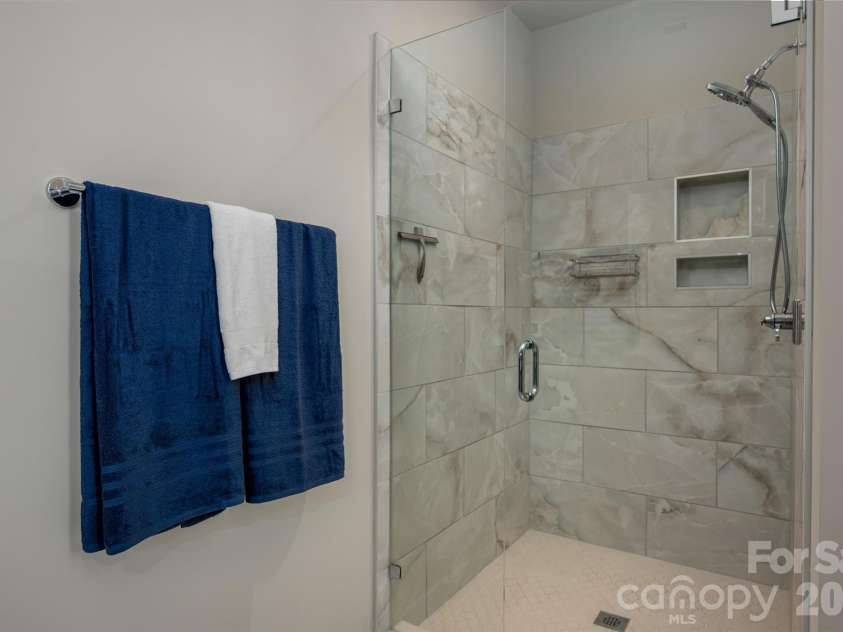 2104 Bryant Park Drive, Charlotte, NC 28208.  MLS# CAR4394009, YatesRealty ID 33346. 