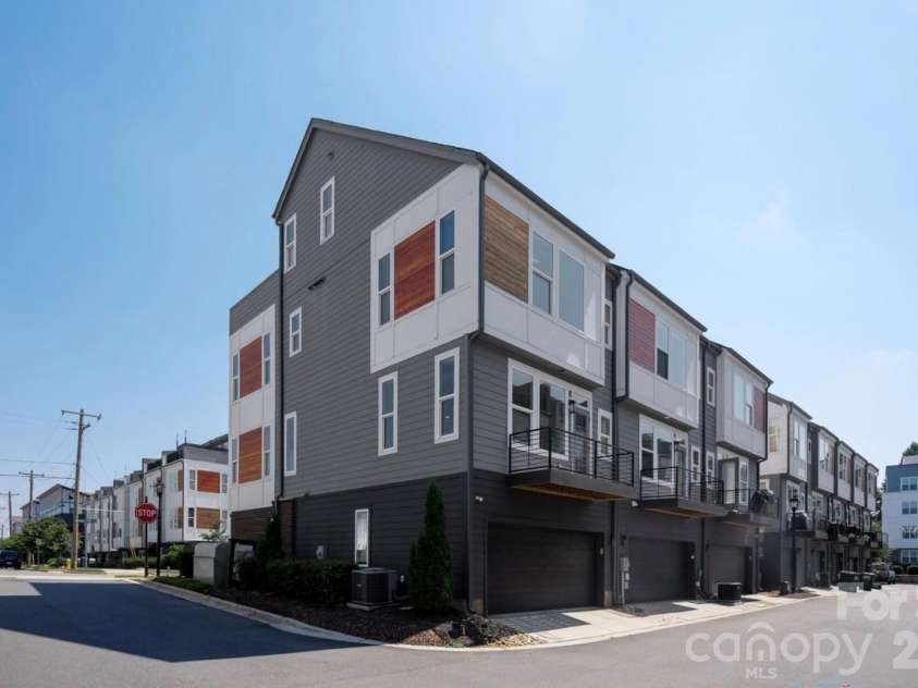 2104 Bryant Park Drive, Charlotte, NC 28208.  MLS# CAR4394009, YatesRealty ID 33346. 