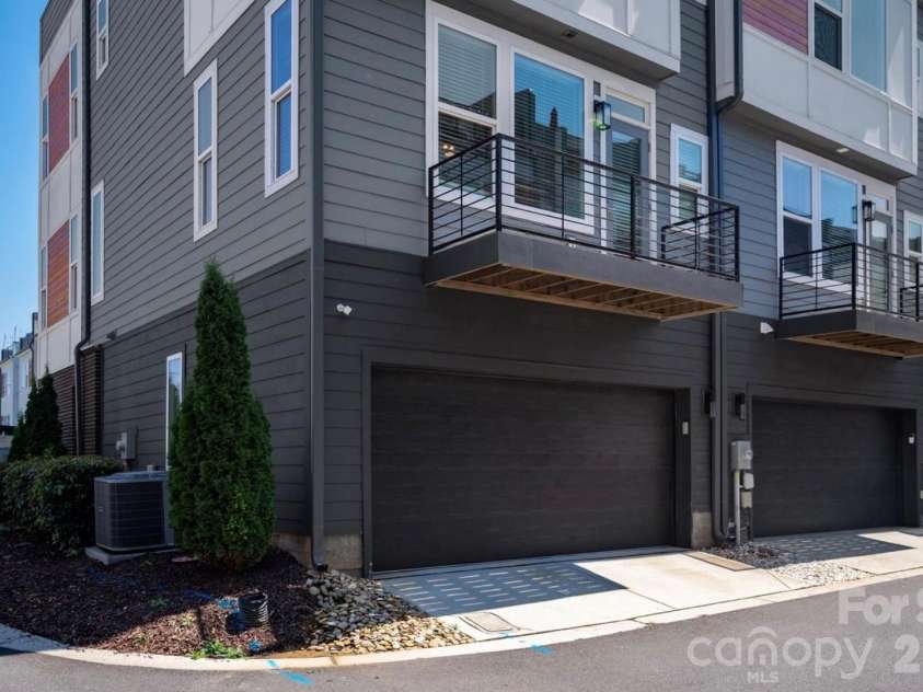 2104 Bryant Park Drive, Charlotte, NC 28208.  MLS# CAR4394009, YatesRealty ID 33346. 
