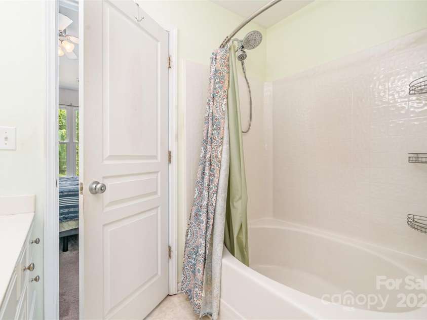 208 Dawn Mist Lane, Fort Mill, SC 29708.  MLS# CAR4291386, YatesRealty ID 33347. Full Bath