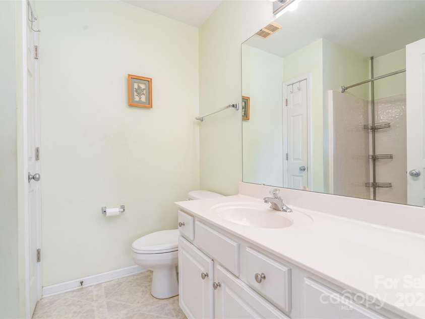 208 Dawn Mist Lane, Fort Mill, SC 29708.  MLS# CAR4291386, YatesRealty ID 33347. Full Bath