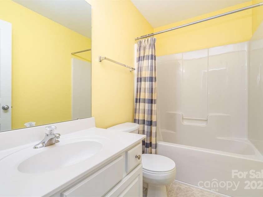 208 Dawn Mist Lane, Fort Mill, SC 29708.  MLS# CAR4291386, YatesRealty ID 33347. Full Bath