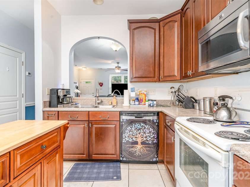 208 Dawn Mist Lane, Fort Mill, SC 29708.  MLS# CAR4291386, YatesRealty ID 33347. Kitchen