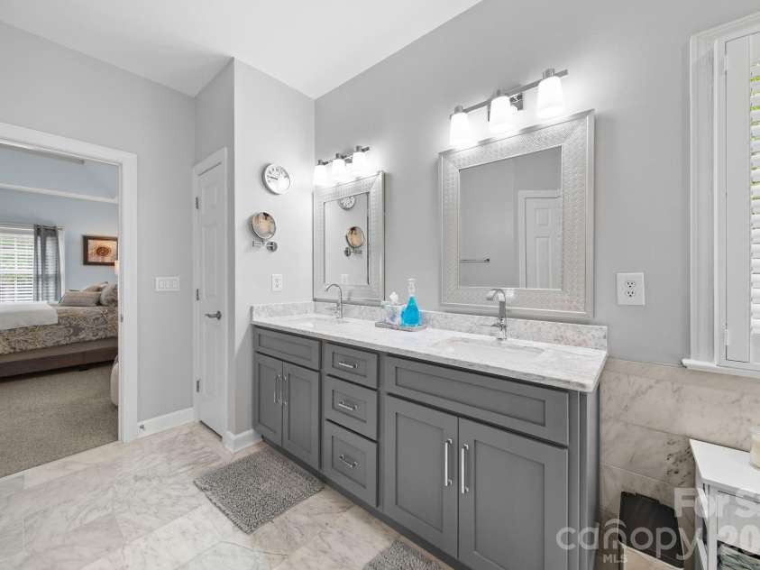 9125 Grove Tree Lane, Huntersville, NC 28078.  MLS# CAR4395954, YatesRealty ID 33349. Double Sinks with Gorgeous Quartz