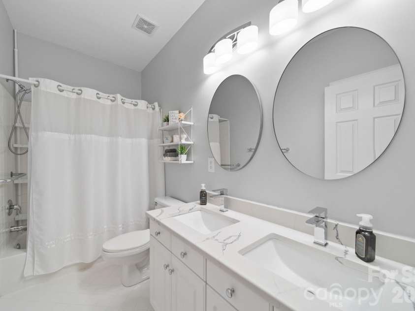 9125 Grove Tree Lane, Huntersville, NC 28078.  MLS# CAR4395954, YatesRealty ID 33349. Fully Updated Guest Bath Room