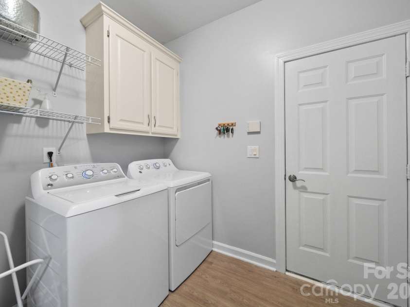 9125 Grove Tree Lane, Huntersville, NC 28078.  MLS# CAR4395954, YatesRealty ID 33349. Laundry Room