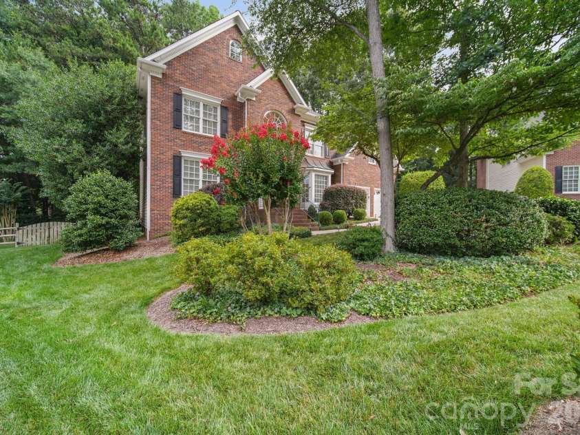 9125 Grove Tree Lane, Huntersville, NC 28078.  MLS# CAR4395954, YatesRealty ID 33349. Lovingly Maintained Inside and Out