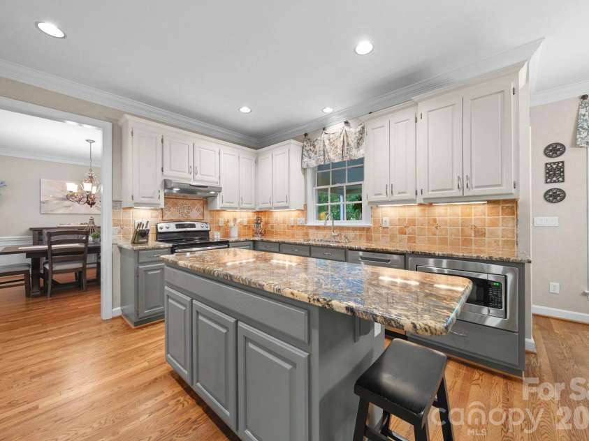 9125 Grove Tree Lane, Huntersville, NC 28078.  MLS# CAR4395954, YatesRealty ID 33349. Oversized Island
