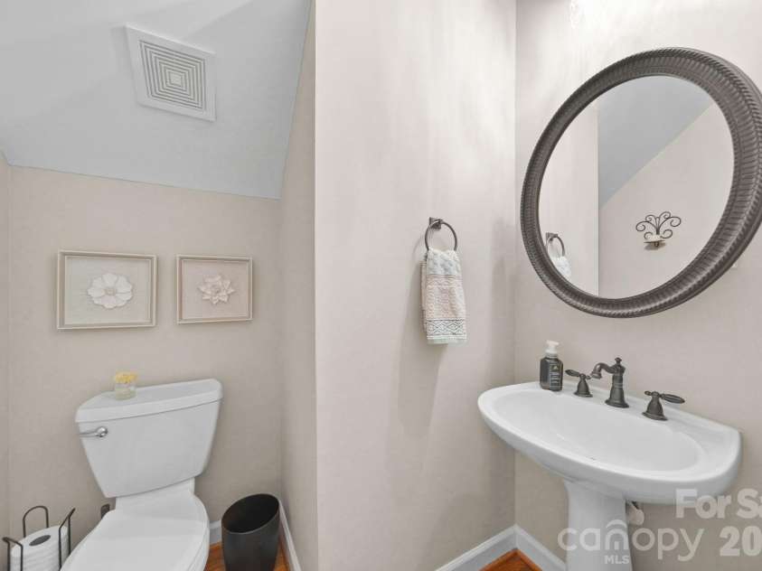 9125 Grove Tree Lane, Huntersville, NC 28078.  MLS# CAR4395954, YatesRealty ID 33349. Powder Room