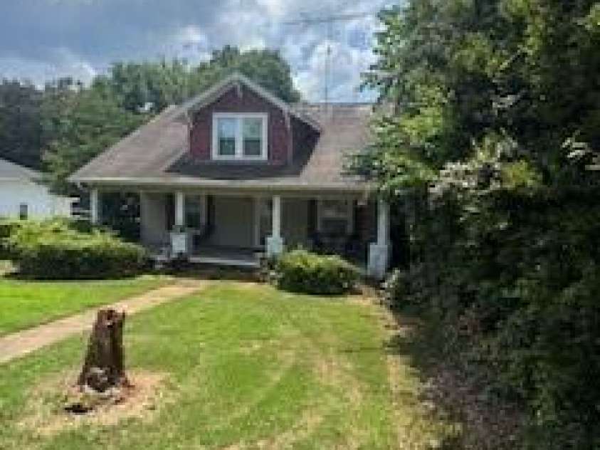 283 Maple Street, Rutherfordton, NC 28139.  MLS# CAR4294577, YatesRealty ID 33351. 