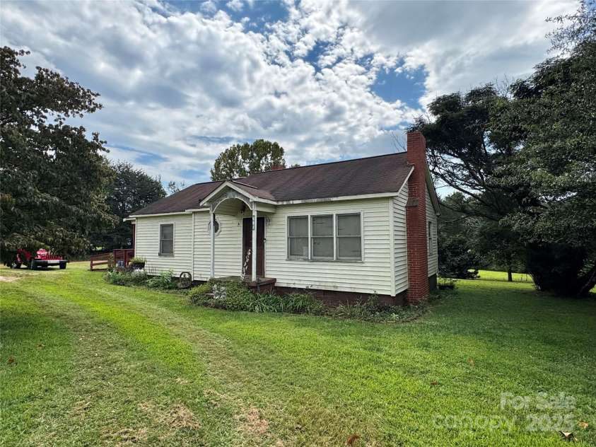 238 Victory Grove Church Road, Lincolnton, NC 28092.  MLS# CAR4294127, YatesRealty ID 33352. 