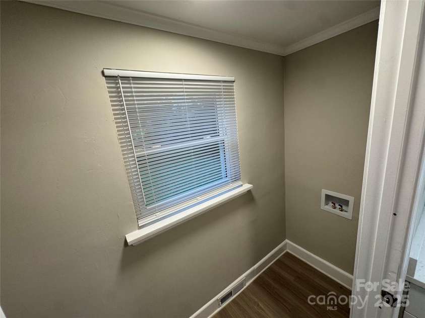 4008 Tennessee Avenue, Charlotte, NC 28216.  MLS# CAR4294626, YatesRealty ID 33354. 
