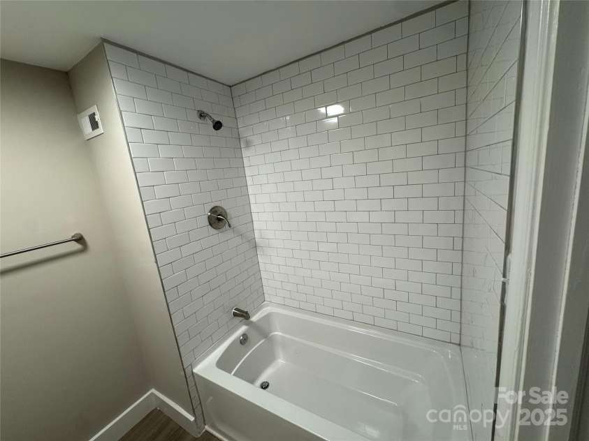 4008 Tennessee Avenue, Charlotte, NC 28216.  MLS# CAR4294626, YatesRealty ID 33354. 
