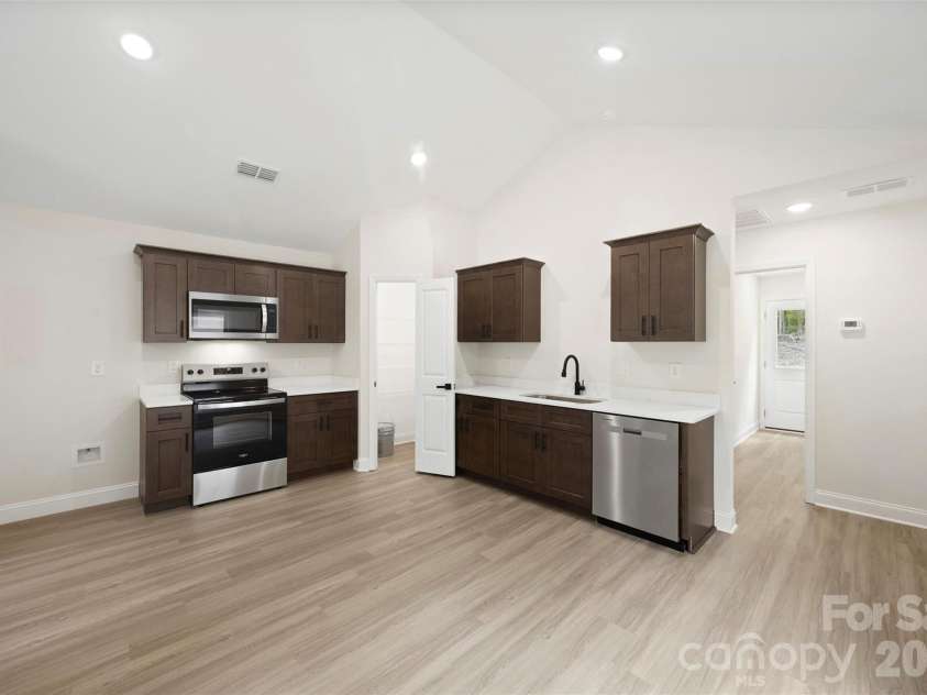 204 Knollwood Circle, Albemarle, NC 28001.  MLS# CAR4397126, YatesRealty ID 33355. 