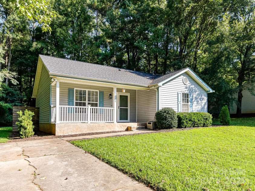 12224 Lullingstone Road, Pineville, NC 28134.  MLS# CAR4294016, YatesRealty ID 33356. 