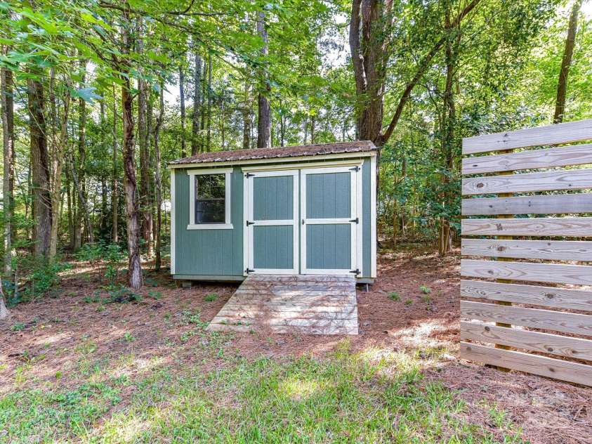 12224 Lullingstone Road, Pineville, NC 28134.  MLS# CAR4294016, YatesRealty ID 33356. 