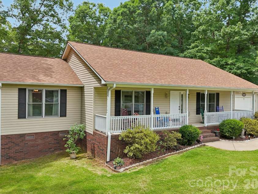 250 Rumple Hill Drive, Statesville, NC 28677.  MLS# CAR4394560, YatesRealty ID 33357. 