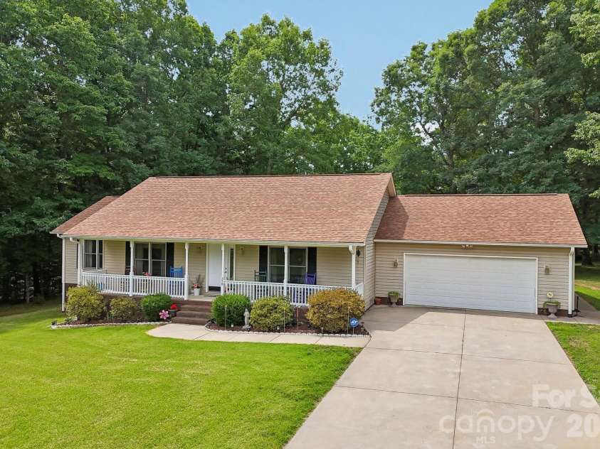 250 Rumple Hill Drive, Statesville, NC 28677.  MLS# CAR4394560, YatesRealty ID 33357. 