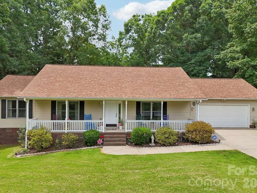250 Rumple Hill Drive, Statesville, NC 28677.  MLS# CAR4394560, YatesRealty ID 33357. 