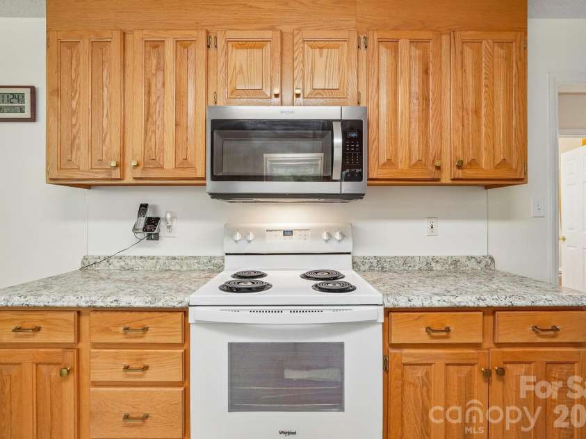 250 Rumple Hill Drive, Statesville, NC 28677.  MLS# CAR4394560, YatesRealty ID 33357. 